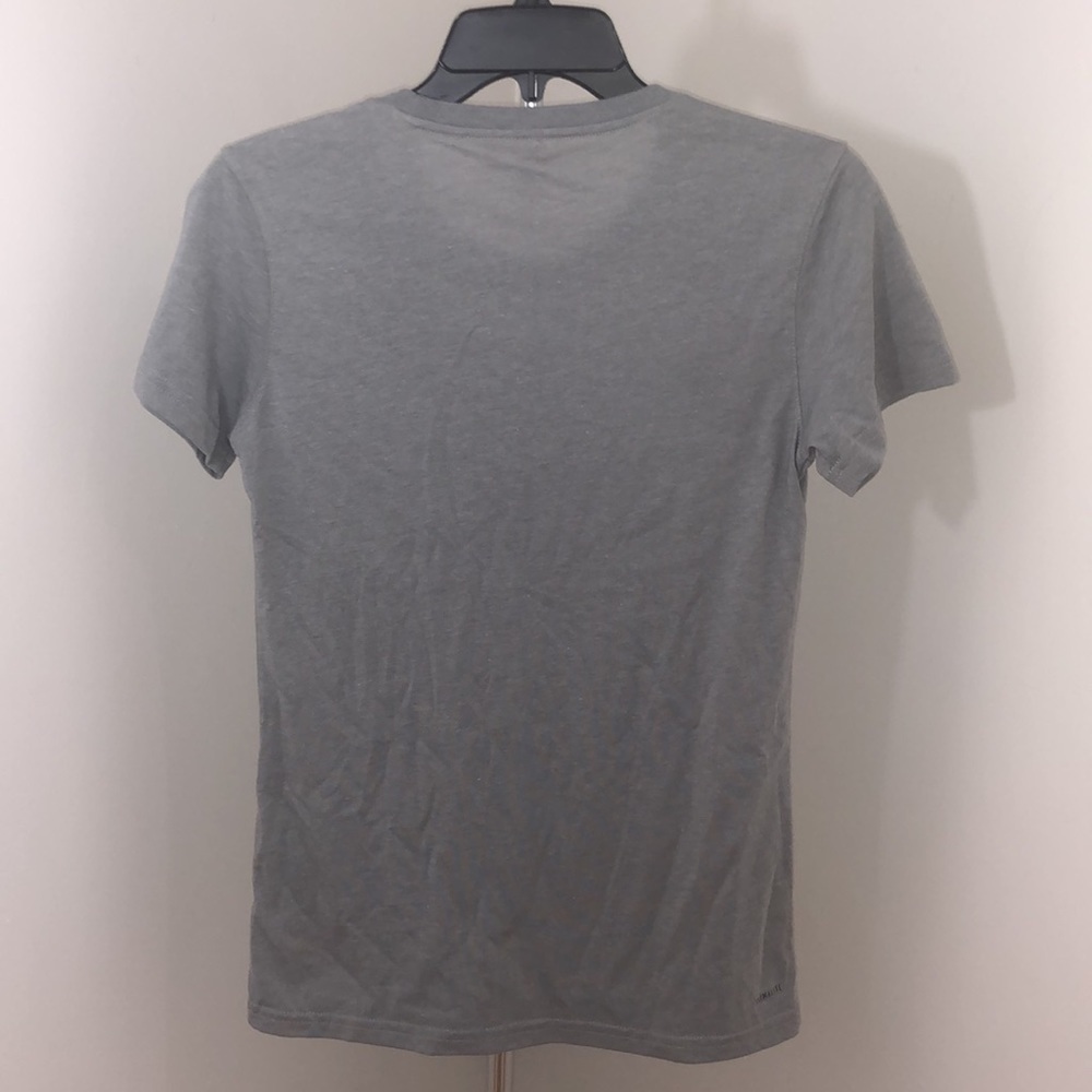 New Adidas Women's Linear Glow Outline T-Shirt Size XS - Picture 7 of 16